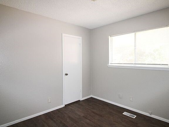 Building Photo - 9905 E 21st Pl