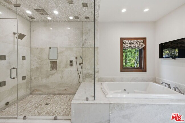 Building Photo - 2108 San Ysidro Dr