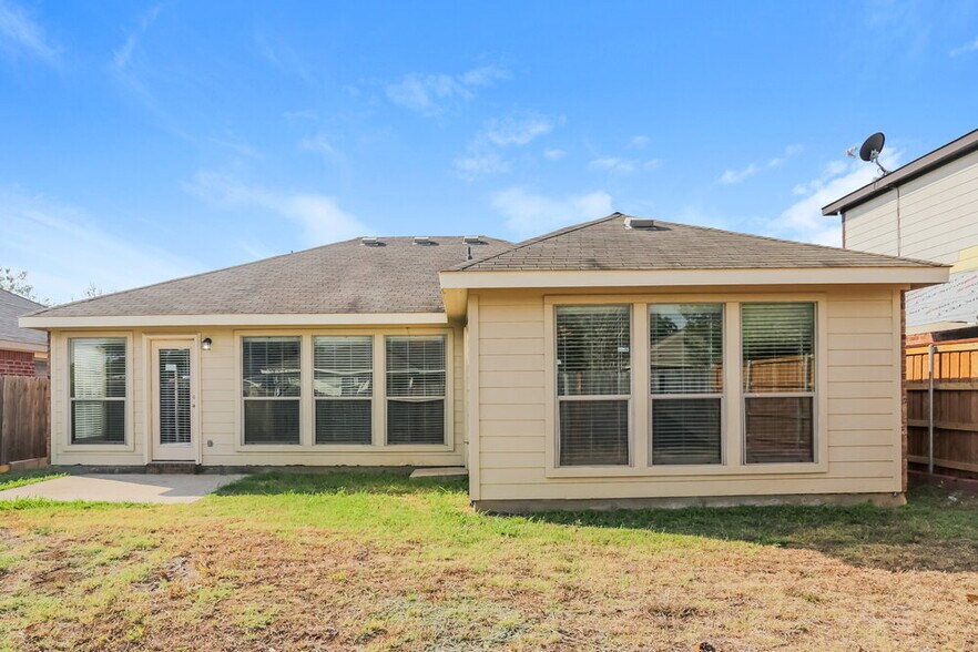 Building Photo - 1901 Belshire Ct