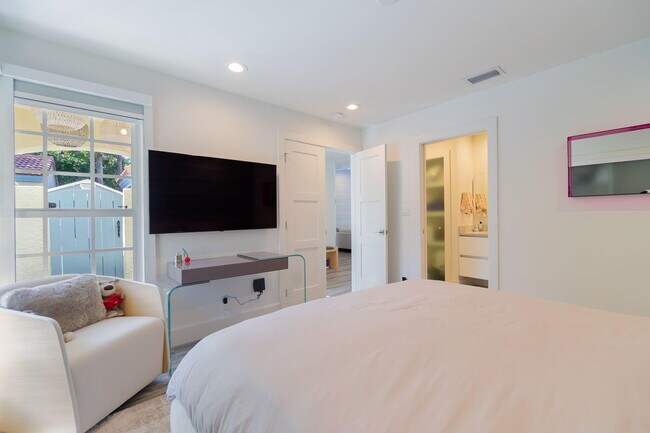 Building Photo - 2291 Las Casitas Dr