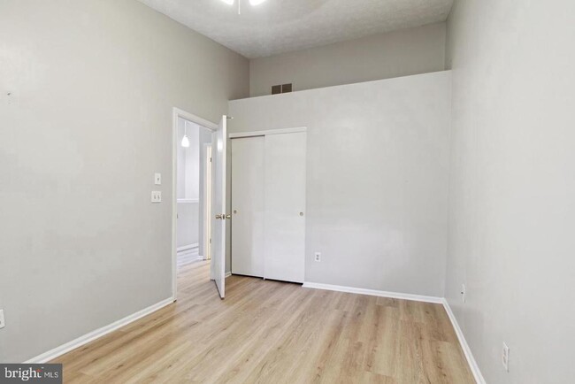 Building Photo - 13 Dancer Ct