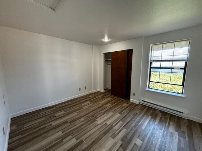Building Photo - Spacious, two bedrooms, one bath in the Ro...