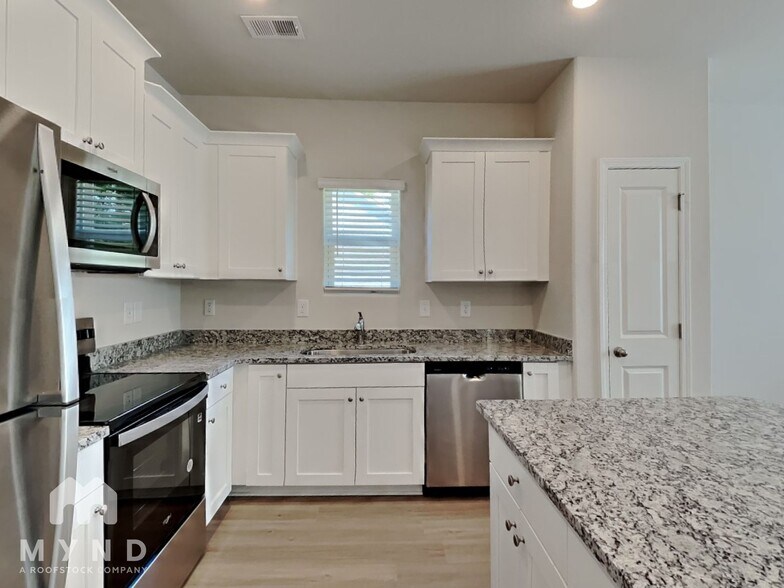 Building Photo - 350 Taverners Ln