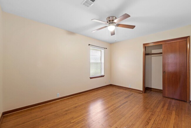 Building Photo - Spacious 3-Bed Gem with Covered Patio + Ea...