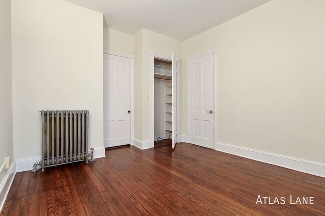 Building Photo - Professionally Managed & Recently Renovate...