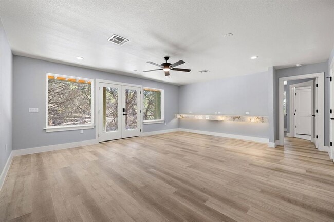 Building Photo - 3013 Clark Ave