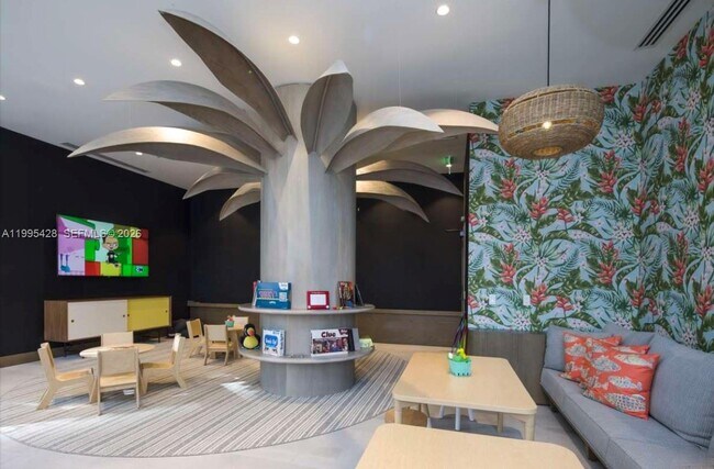 Building Photo - 2831 S Bayshore Dr