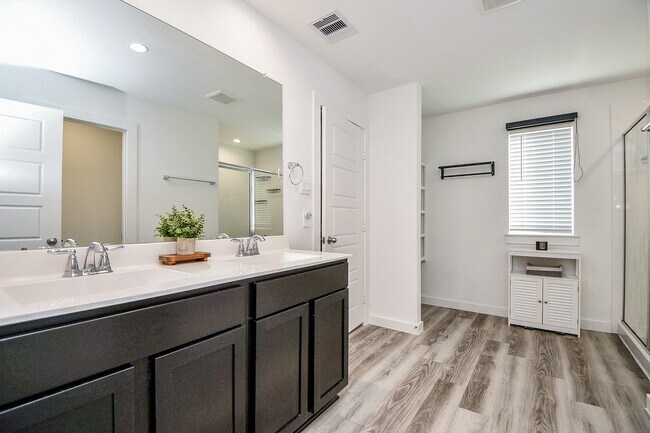 Building Photo - 2917 Skyline Mesa Dr