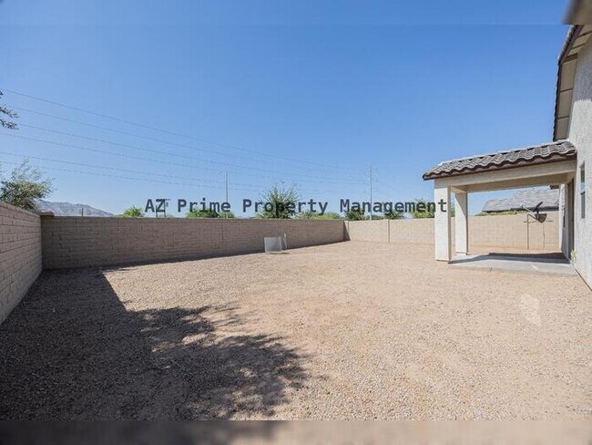 Building Photo - 3311 W Donner Dr