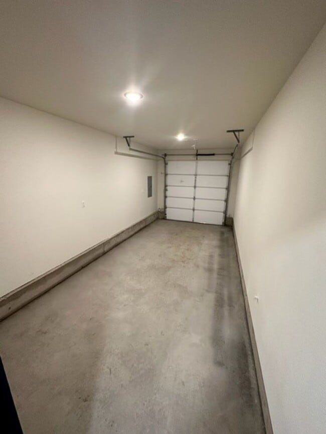 Building Photo - Newer Construction & Pet Friendly! 3 Bed 2.5 Bath Home Available!