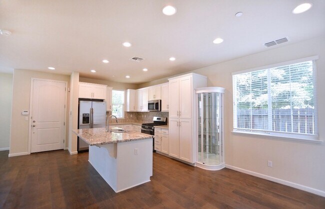 Building Photo - 3936 Purple Finch Ln