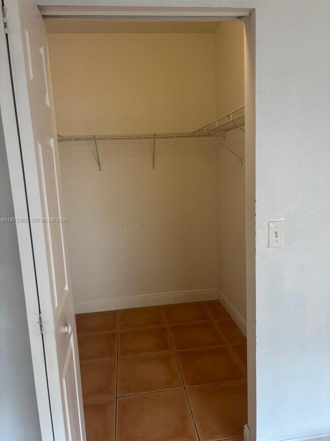 Building Photo - 371 NE 26th Terrace