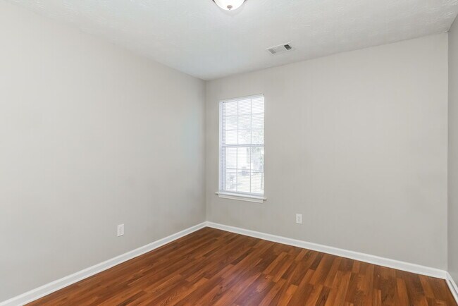 Building Photo - 35 N Greenfield Cir