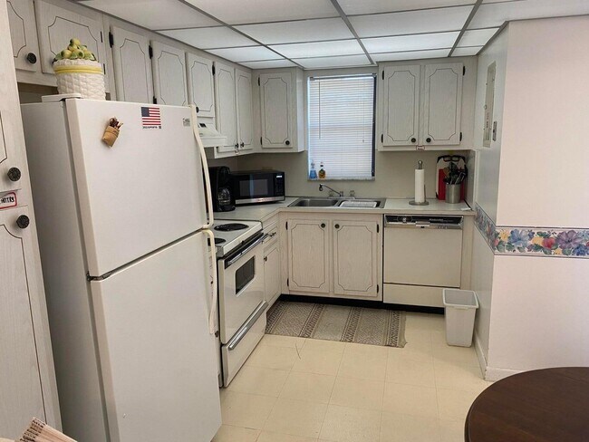 Building Photo - 2420 Deer Creek Country Club Blvd