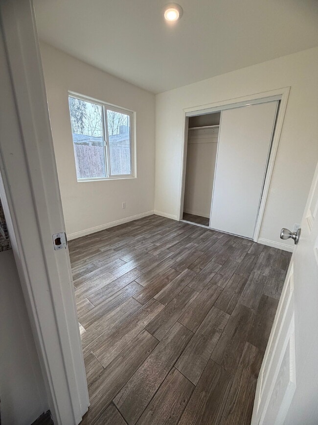 Building Photo - Modern Comfort Meets Everyday Style