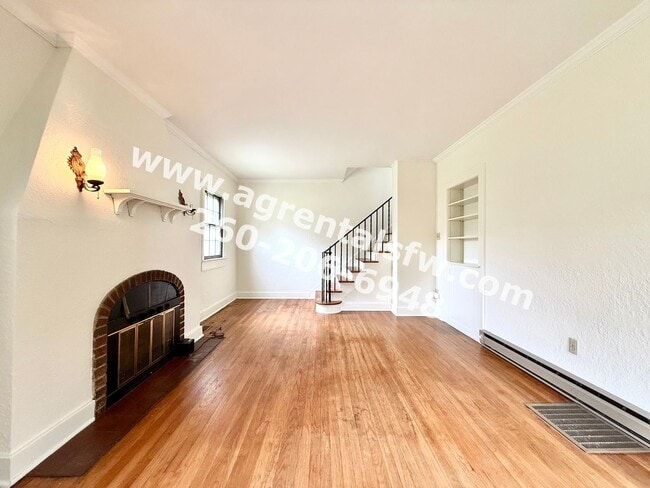 Building Photo - 2 Bedroom House