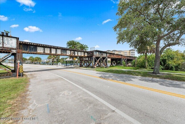 Building Photo - 1465 S Harbor City Blvd