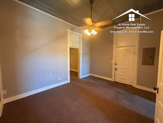 Building Photo - 504 Nichols St