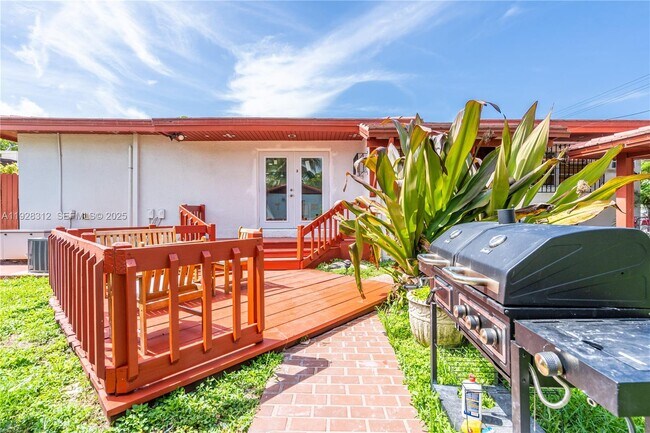 Primary Photo - 1841 SW 29th Ave