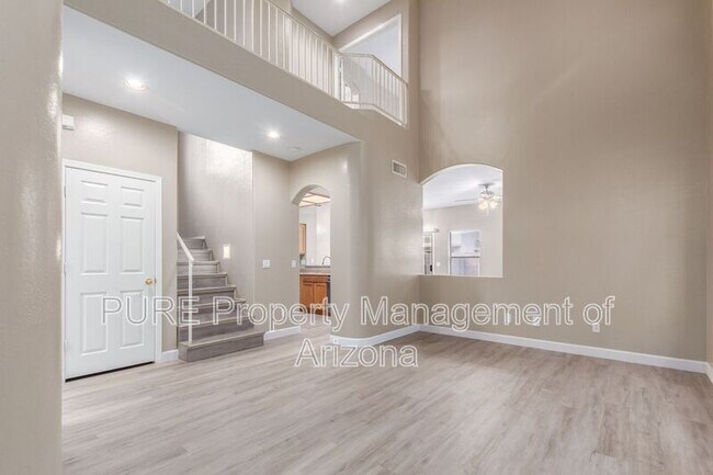 Building Photo - 10512 W Almeria Rd