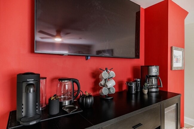 Building Photo - 2165 S Milledge Ave