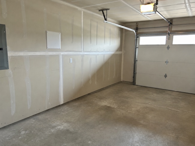 Building Photo - 3 Bed / 2.5 Bath Townhouse with Fenced Yard – Great Kalispell Location!