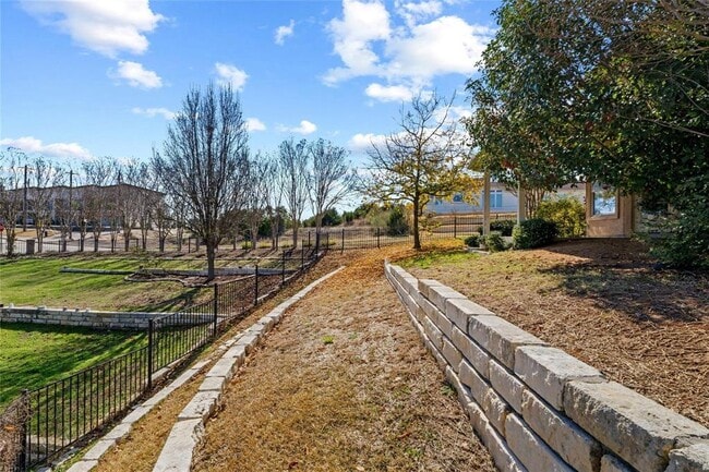 Building Photo - 11 White Magnolia Cir