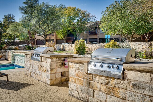 Building Photo - Fabulous Lake Austin 1 Bedroom - 2222 / 36...