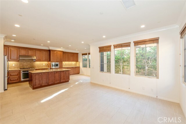 Building Photo - 83 Bianco