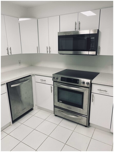 Building Photo - 13155 Ixora Ct
