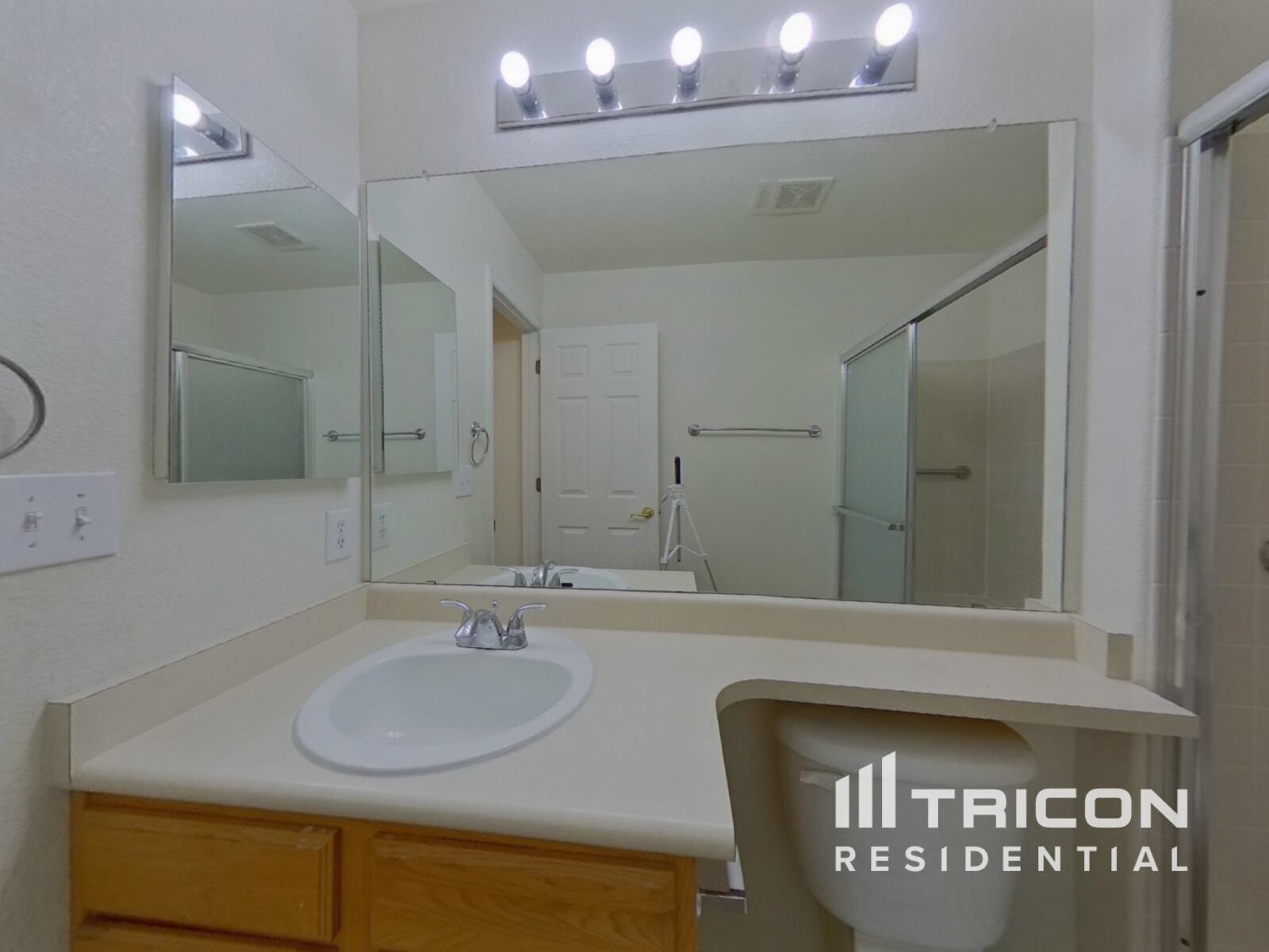 Building Photo - 1129 S Duquesne Cir