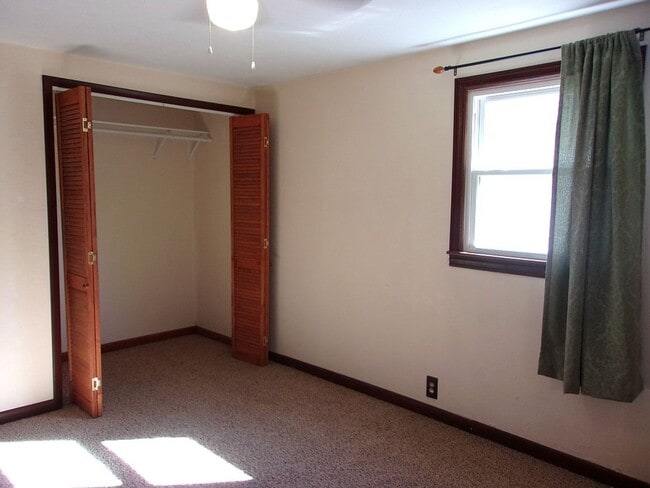 Building Photo - 608 Endicott St