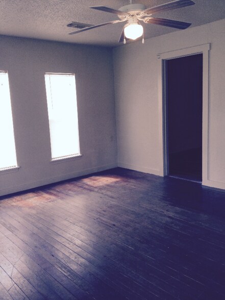 Building Photo - 118 Robinson Rd