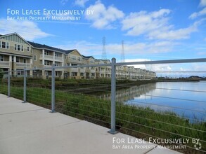 Building Photo - Scenic and Modern 3BR/3.5BA Townhouse, 186...