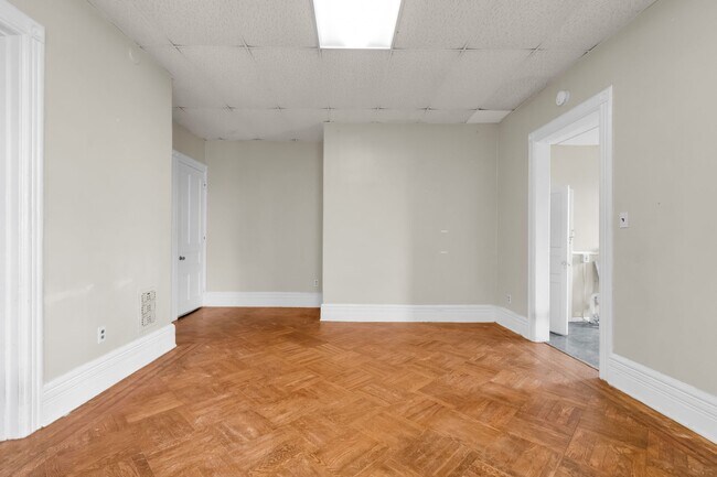 Building Photo - 137 N 7th St