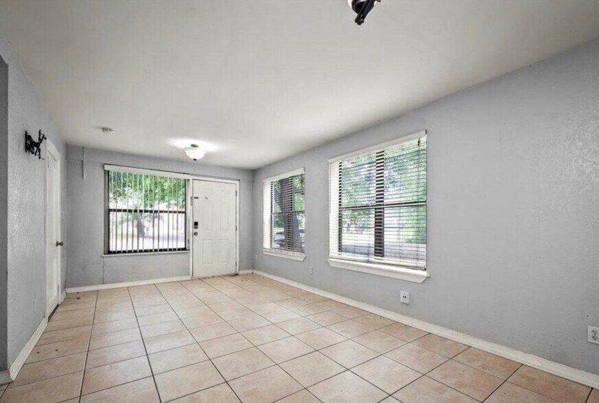 Building Photo - 1277 Mayfair Rd