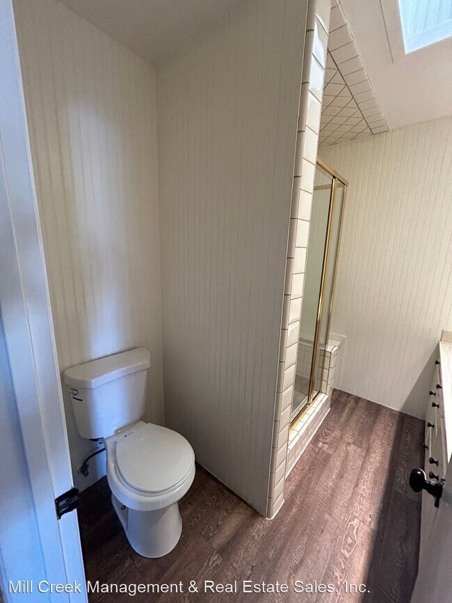 Building Photo - 3 br, 2 bath House - 523 W Howard