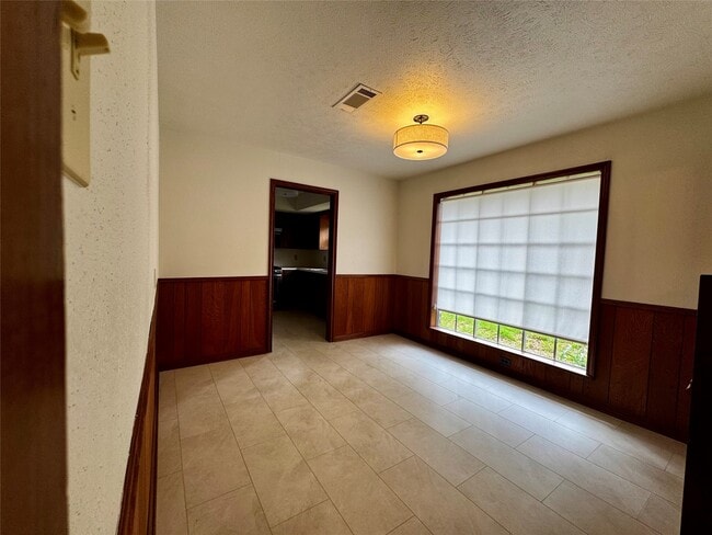 Building Photo - 24231 Shellbrook Dr