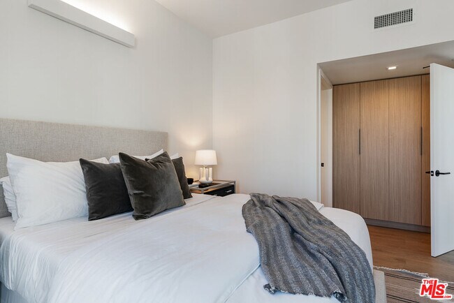 Building Photo - 10700 Tabor St