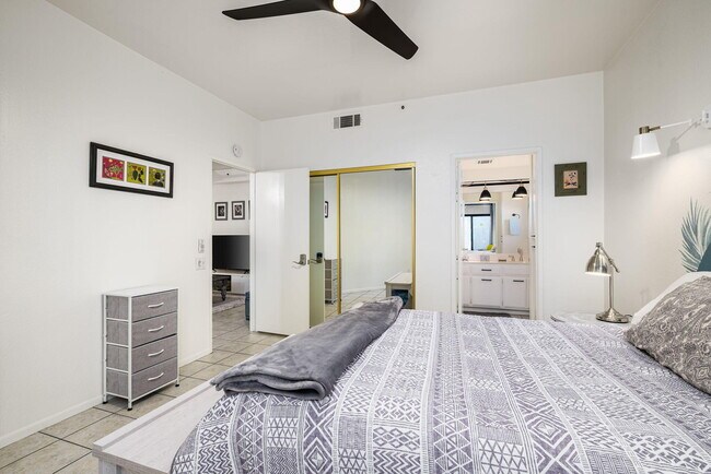 Building Photo - 255 S Avenida Caballeros