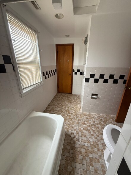 Building Photo - 1523 Melvin Ave