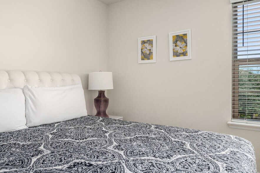 Building Photo - 1626 Lima Ave