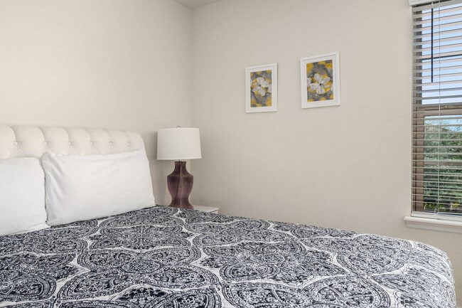 Building Photo - 1626 Lima Ave