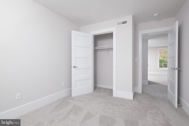 Building Photo - 149 Main St