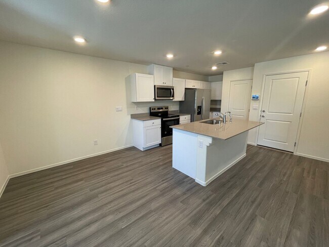 Building Photo - Beautiful Townhome In Henderson