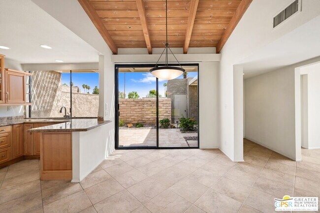 Building Photo - 867 N Calle De Pinos