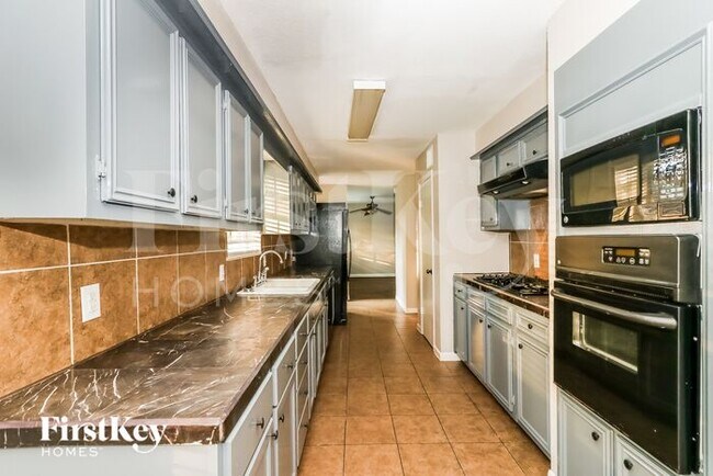 Building Photo - 2703 Shady Bayou Ln