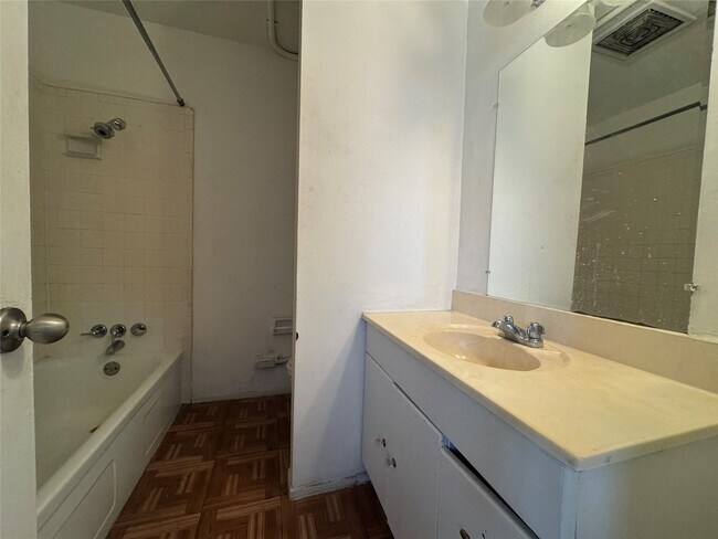 Building Photo - 6405 Westward St