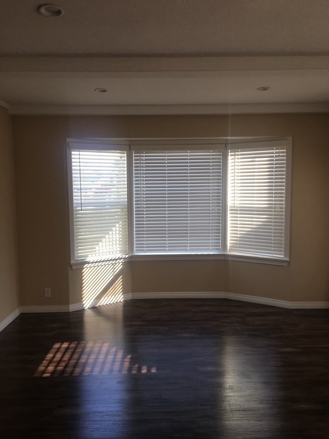 Living room - 1510 W 79th St