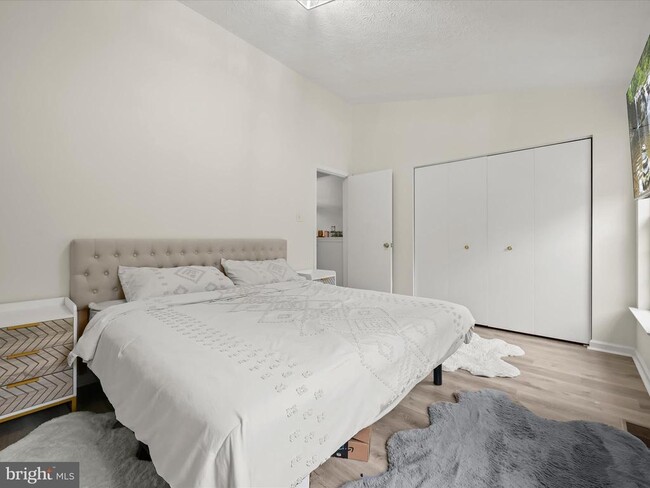 Building Photo - 7729 Patuxent Oak Ct